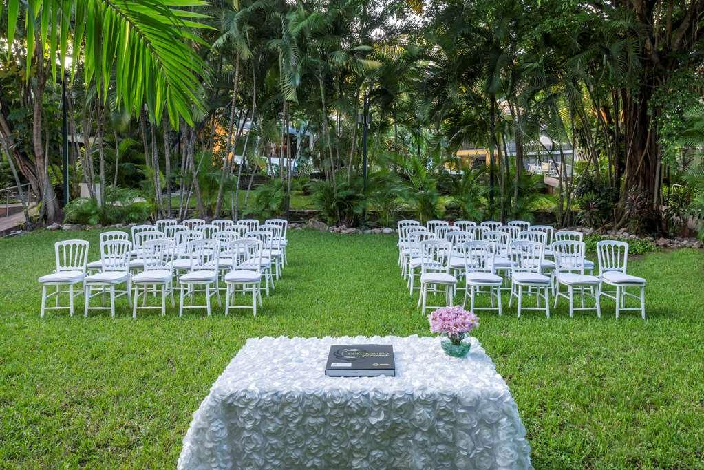 HS HOTSSON Hotel Tampico Exterior foto