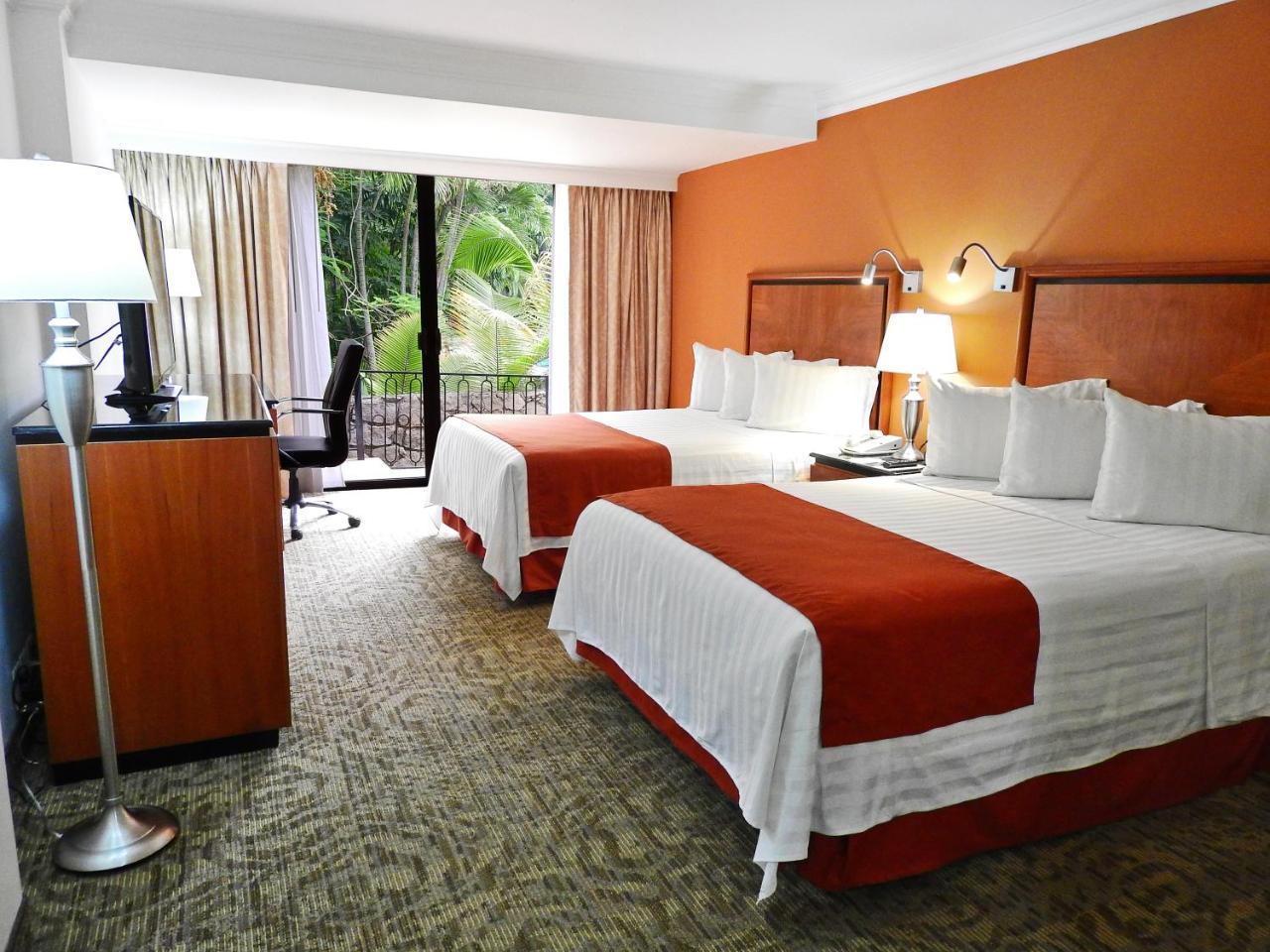 HS HOTSSON Hotel Tampico Exterior foto